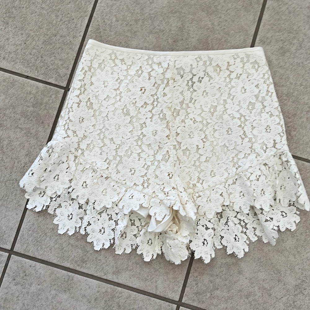 Saylor white shorts-Size M
